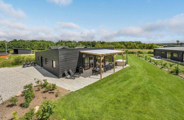 Gorgeous home in Glesborg with kitchen