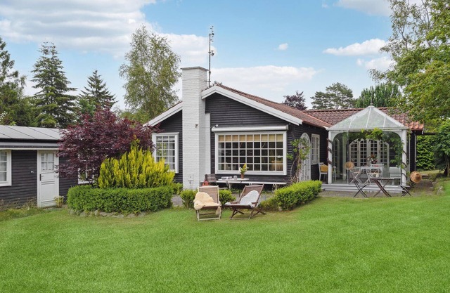 Gorgeous home in Hornbæk with kitchen