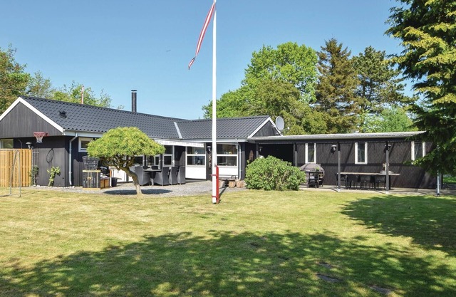 Gorgeous home in Juelsminde with sauna