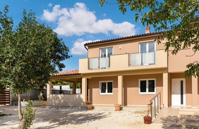 Gorgeous home in Pula with WiFi