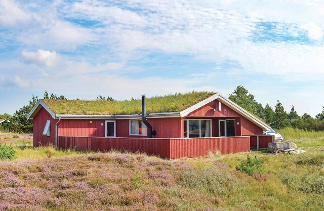 Gorgeous home in Rømø with kitchen