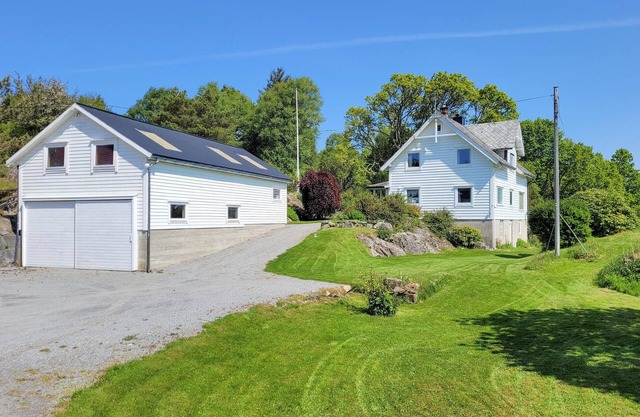 Gorgeous home in Reksteren with kitchen