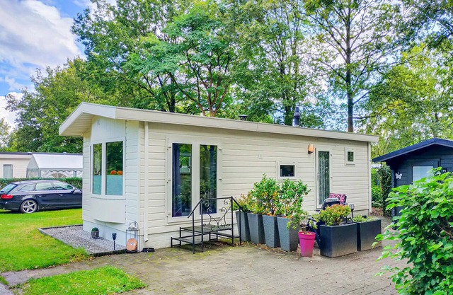 Gorgeous home in Schoonloo with WiFi
