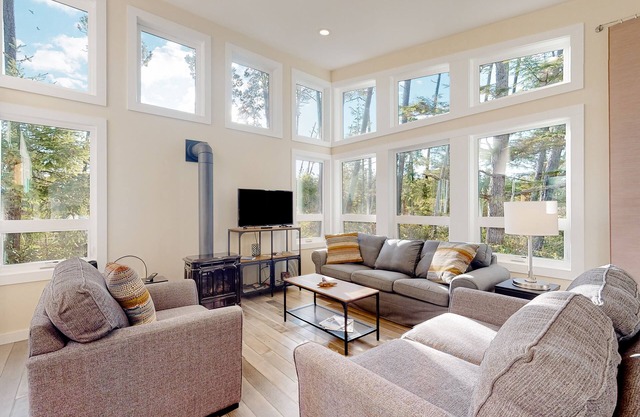 Gorgeous home with a gas grill, kitchen, washer/dryer, patio, & gas fireplace