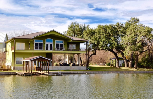 Gorgeous Lake Views, Huge Covered Patios, Waterfront on Quiet Cove, Boat Lift