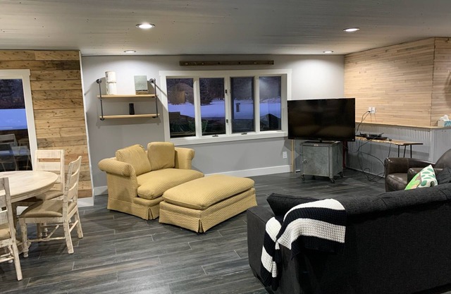 Gorgeous Lower Level Apartment Retreat