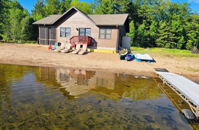 Gorgeous New 2BR Family Beach Retreat with Paddle Boat