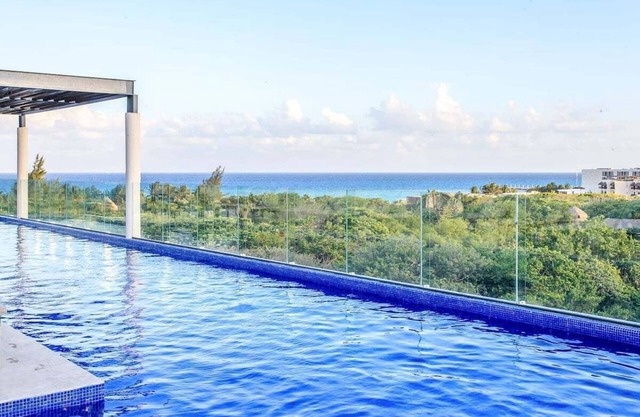 Gorgeous Private Pool w/Terrace Steps to Beach!