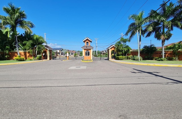 Gorgeous, Private and Secure Country Club Home #2 - "The Nylah"