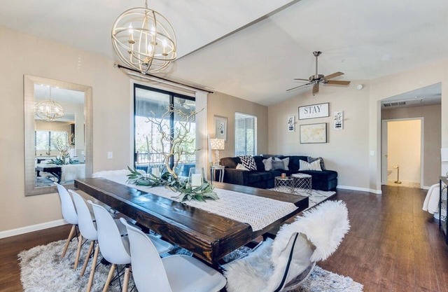 Gorgeous Scottsdale Condo, Great Location