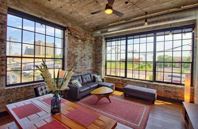 Gorgeous Ultramodern 2BR Corner Loft + Workspace