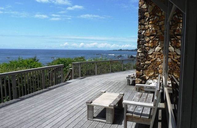 Gorgeous View Oceanfront with stairs to Beach