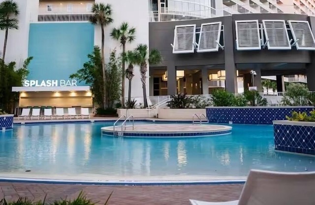 Gorgeous Views with Easy Access on the 4th Fl - 5 Pools, Gym, Pickleball, more!