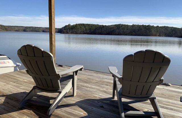 Gorgeous views, deep water, in peaceful/no-wake cove! FIRE PIT!