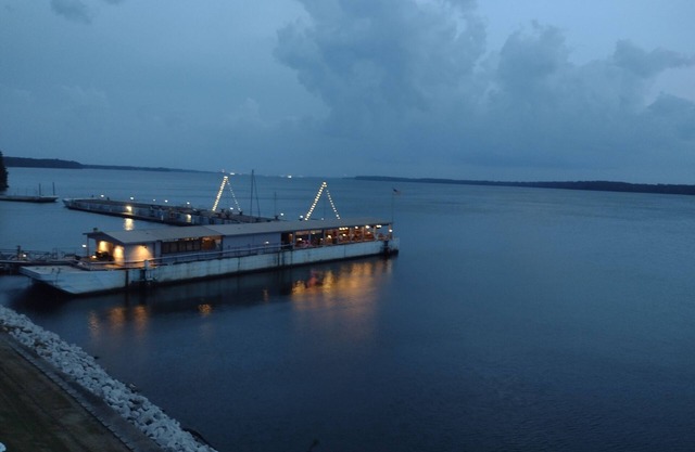 GORGEOUS Wheeler LAKE FRONT CONDO 1800 SQ ft 3bed/2bath sleeps 6-8 Monthly Rent