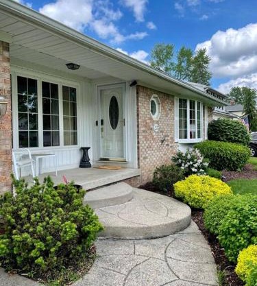 Gorgeous Williamsville Home in Central Location