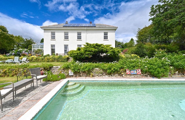 Gorran Apartment With Outdoor Pool And Gardens In Historic Mansion House