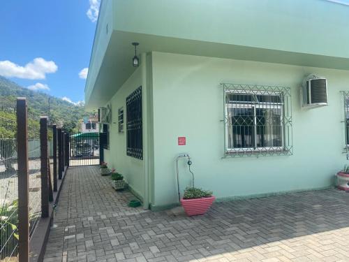 Grünes Haus 2 quartos no centro