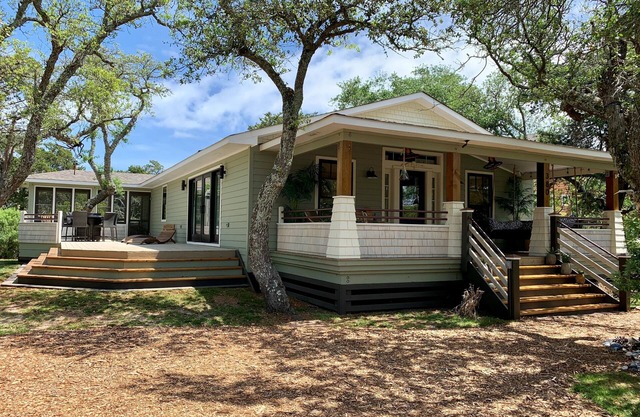 Graceland: Dog Friendly Home Convenient Location
