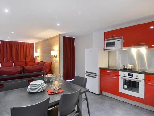 Grand appartement rénové - 11 pers - Centre station - Balcon - FR-1-181-2379