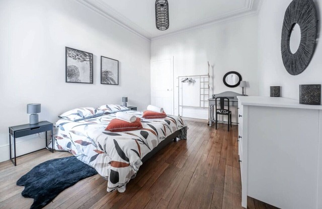 Grand appartement avec terrasse, rdc, pkg gratuit
