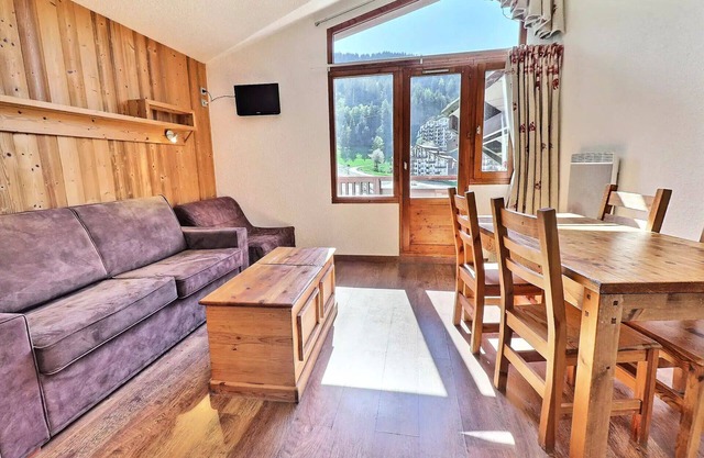 Grand Bois Residence B - CONFORTABLE 2 PARTS, SKIS TO PIEDS AND NEAR TRADE