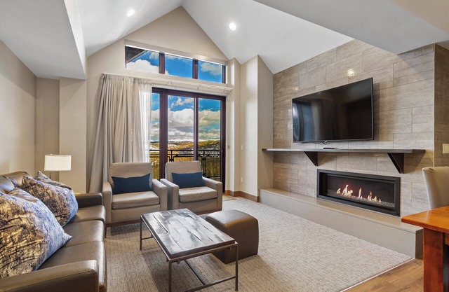 Grand Colorado on Peak 8 2 Bedroom ski-in/out