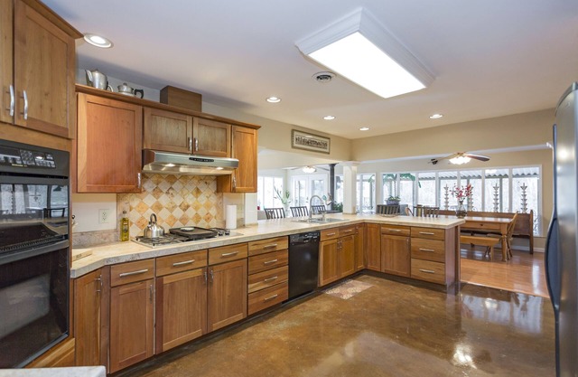 Grand Dream Vacation Home in Nashville 7+ beds!