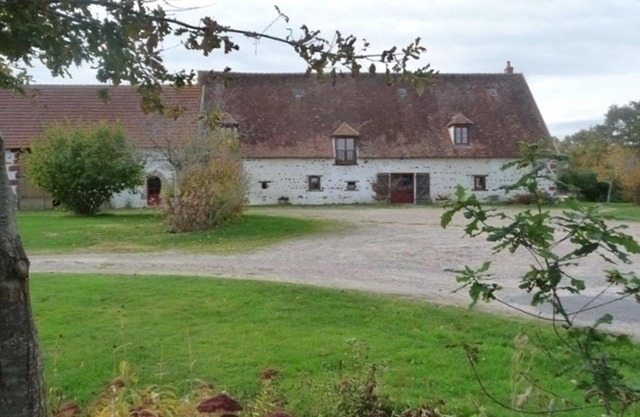 Grand gîte de charme avec cheminée près de Montluçon, jardin, jeux enfants, animaux acceptés - FR-1-489-144