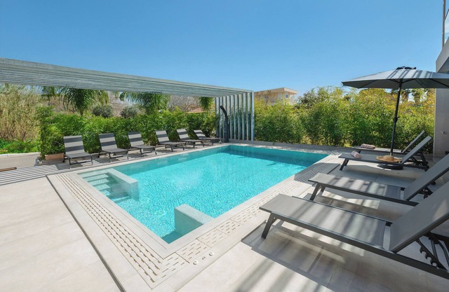 Grand Kourouta Pool Apartment nr1, Kourouta, Greece