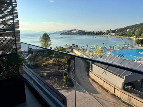 Grand Lake View Apartment