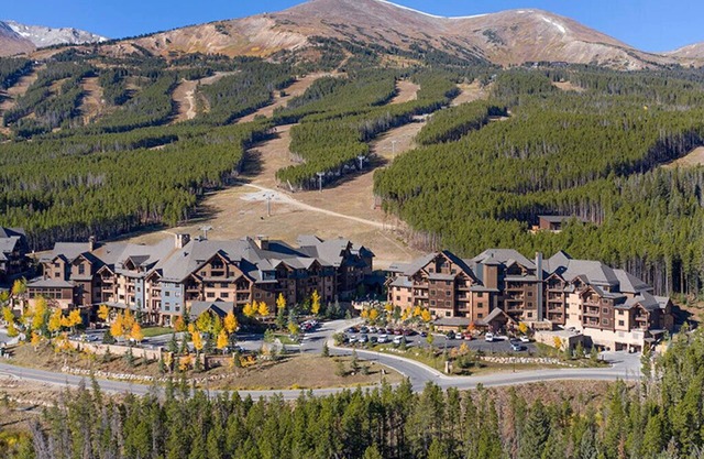 Grand Lodge Peak 7-Luxury stay!Hiking, mtn biking,gondola to town,pool & hot tub