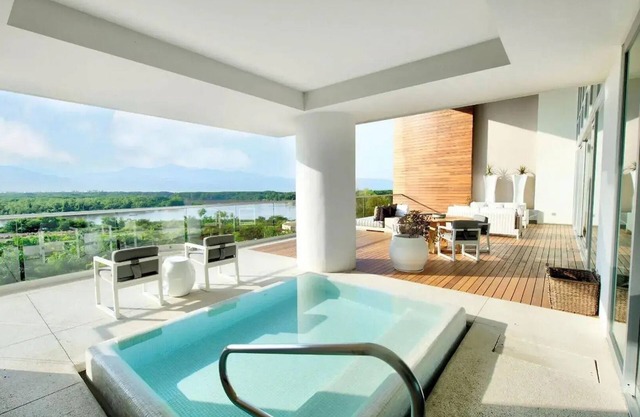 Grand Luxxe 3 Bedroom Loft Residences 5 Diamonds all Platinum Access