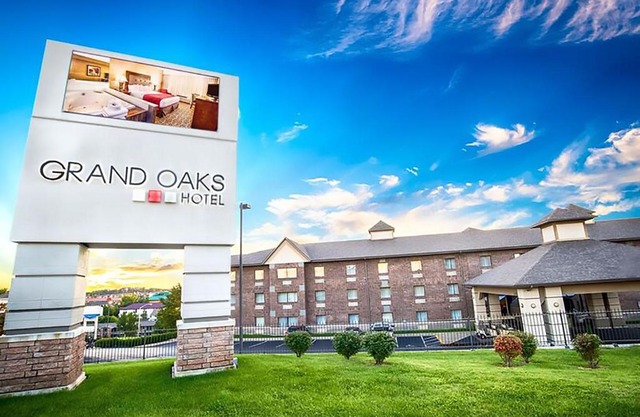 Grand Oaks Hotel