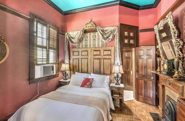 Grand Suite in Historic Victorian Guest House