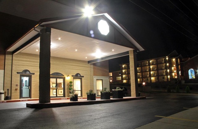 Grand View Inn & Suites