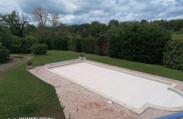 Grande maison avec piscine Large house with swimming pool