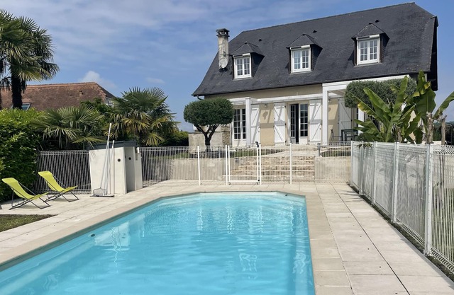 Grande Maison Avec Piscine et vue sur la Chaîne des Pyrénées