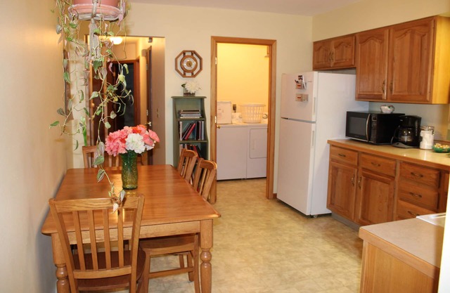 Grandma's House - home away from home, close to UI, downtown IC and Coralville