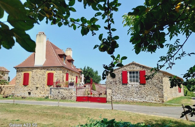 Grange Aménagée Dans un Bourg de Maisons Anciennes au Coeur du Périgord Noir!