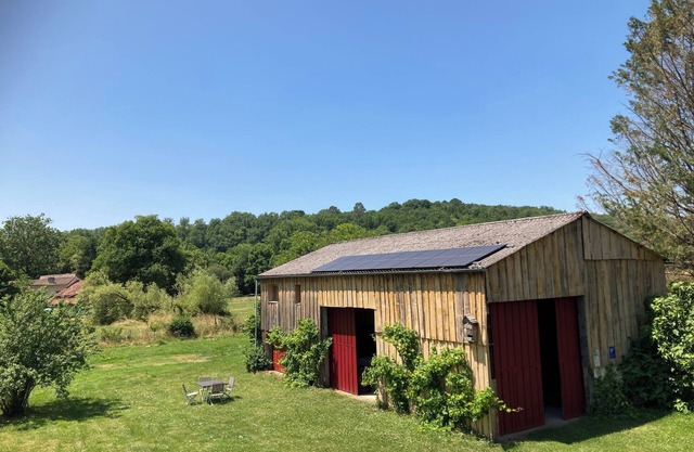 Grange de la Côle, 2 comfortable rooms in a renovated, rustic barn.