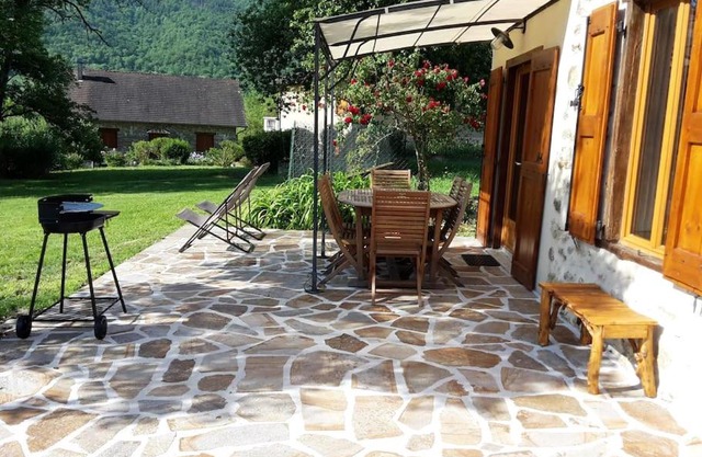 Grange en pierres. Grand jardin et belle vue