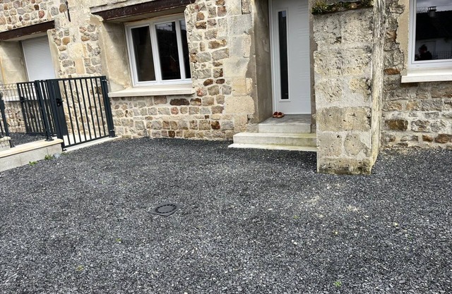 Grange Entièrement Rénovée Dans un Endroit Calme et Paisible à la Campagne