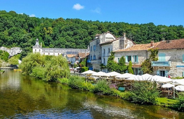 Grange Entièrement Rénovée - Piscine - Climatisée- au Cœur du Périgord Vert
