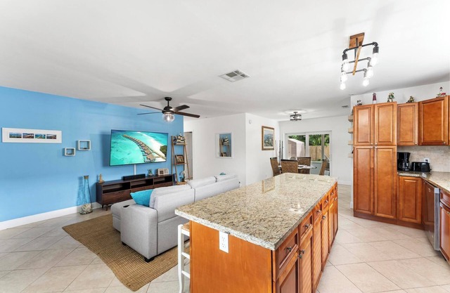 Grateful Gatherings & Ocean Breezes Await This Thanksgiving