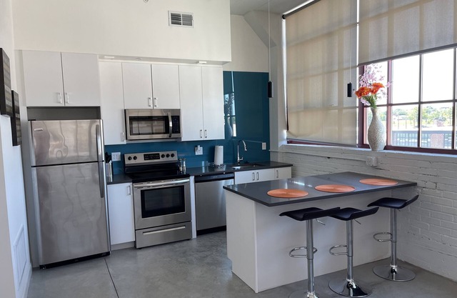 Great 1 bd for travel nurse