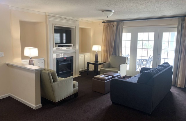 Great 4BDR/4BA combined unit sleeps 12 in Williamsburg, VA