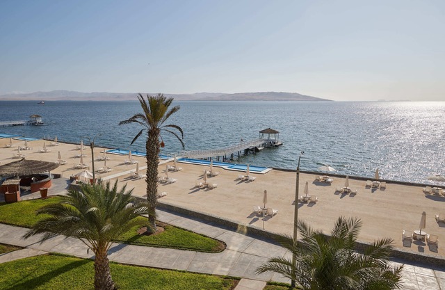 Great Beach View 3-BR Apt with Hot Tub in Charming Condo in Paracas with WiFi