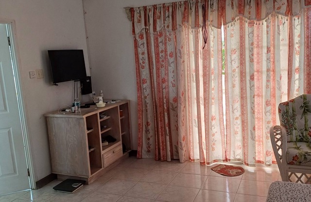 Great, Centrally located apartment with extra large rooms unit 3