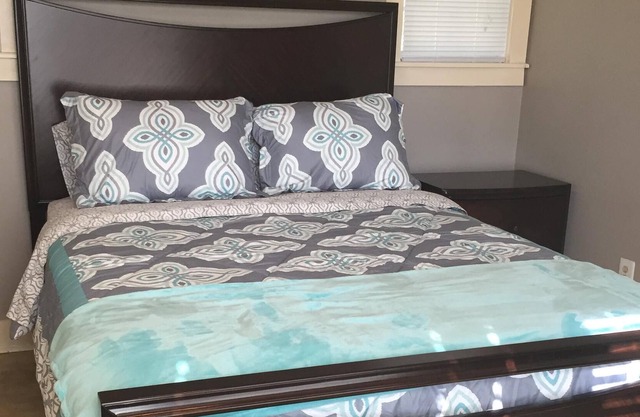 Great Cottage centrally located in Little Rock. Close to I-630